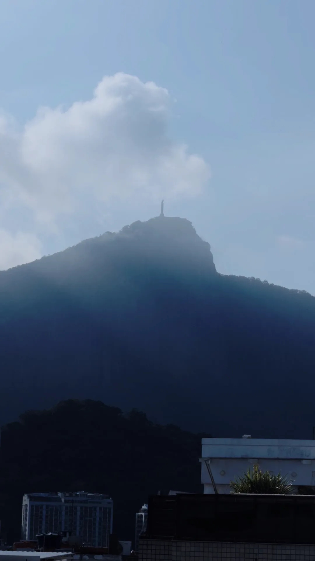 O Cristo Redentor visto do apartamento, em Ipanema